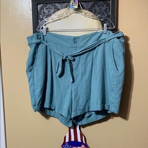 #271 size 20 Torrid NWT cute minty colored Shorts with pockets n belted waist